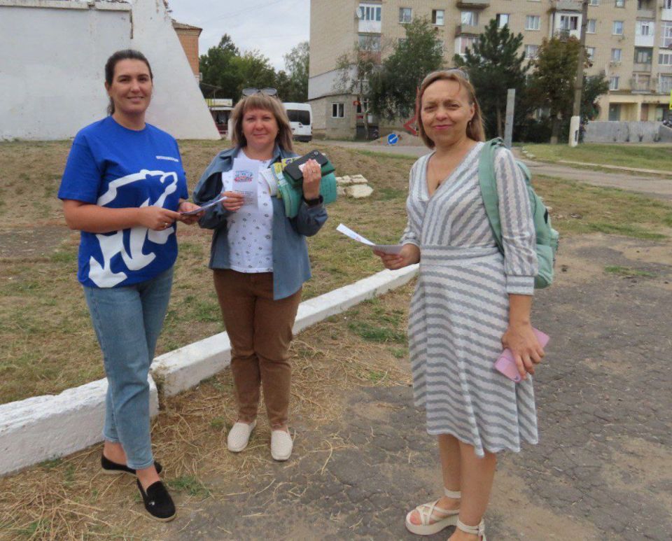 Активисты Марковского местного отделения партии «Единая Россия» совместно с сотрудниками администрации Марковского м.о. и активистами МГЕР провели акцию по информированию населения о Дне солидарности в борьбе с терроризмом Активисты Марковского местного отделения партии «Единая Россия» совместно с сотрудниками администрации Марковского м.о. и активистами МГЕР провели акцию по информированию населения о Дне солидарности в борьбе с терроризмом