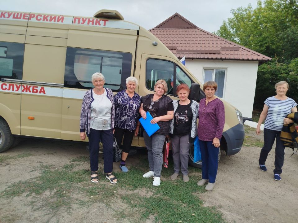 Сегодня врачи ГБУЗ «Марковская ЦРМБ» ЛНР провели выездной приём на базе передвижного ФАП и посетили два села Сегодня врачи ГБУЗ «Марковская ЦРМБ» ЛНР провели выездной приём на базе передвижного ФАП и посетили два села