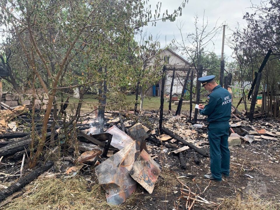 На пожаре в Беловодском округе погиб пенсионер На пожаре в Беловодском округе погиб пенсионер