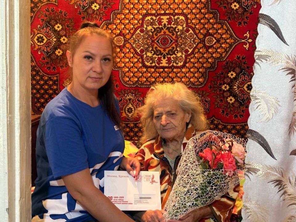 В рамках празднования 80-летия Победы ко дню Завершения Второй мировой войны ветеранам Краснолучского округа вручили персональные поздравления от Президента России Владимира Владимировича Путина В рамках празднования 80-летия Победы ко дню Завершения Второй мировой войны ветеранам Краснолучского округа вручили персональные поздравления от Президента России Владимира Владимировича Путина