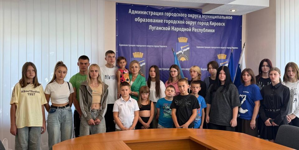 «Единая Россия» помогла подготовиться к школе детям ЛНР «Единая Россия» помогла подготовиться к школе детям ЛНР