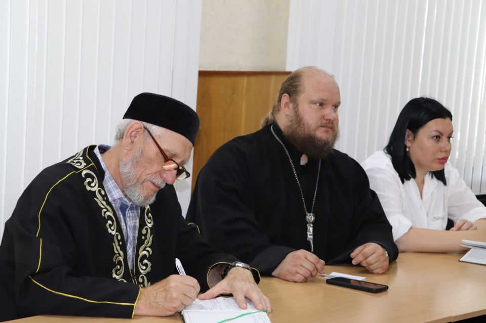 В Стаханове обсудили социокультурную адаптацию мигрантов В Стаханове обсудили социокультурную адаптацию мигрантов