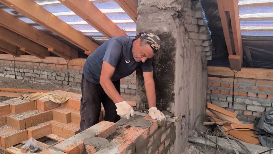 Две трети работ по обрешётке уже выполнены Две трети работ по обрешётке уже выполнены