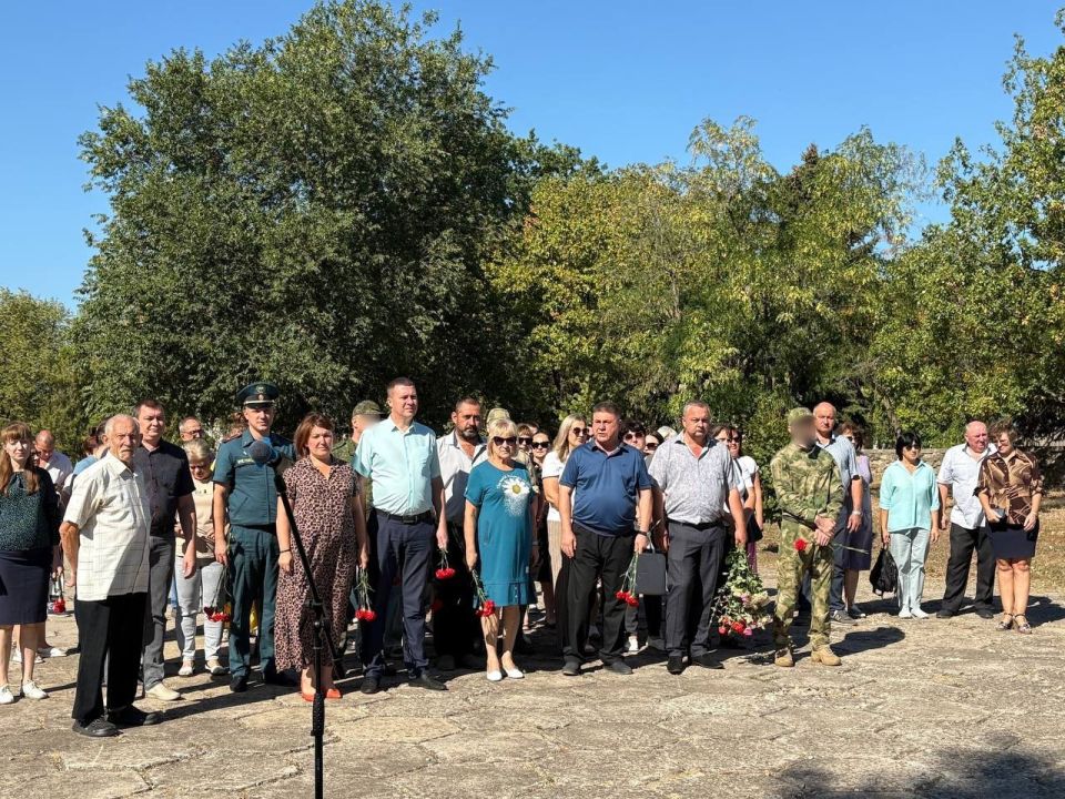 ТИК Станично-Луганского района приняла участие в митинге «Память жива» ТИК Станично-Луганского района приняла участие в митинге «Память жива»