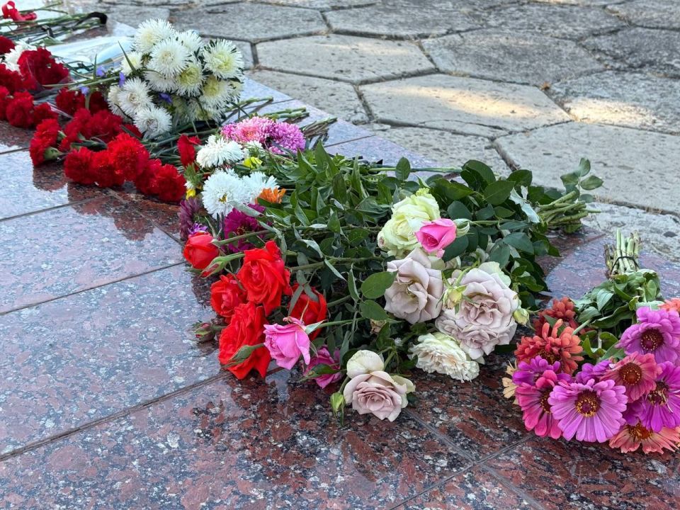 Альберт Зинченко: Сегодня в Станице Луганской прошел митинг, приуроченный освобождению Ворошиловградской области от немецко-фашистских захватчиков и окончанию II Мировой войны «Память жива» Альберт Зинченко: Сегодня в Станице Луганской прошел митинг, приуроченный освобождению Ворошиловградской области от немецко-фашистских захватчиков и окончанию II Мировой войны «Память жива»