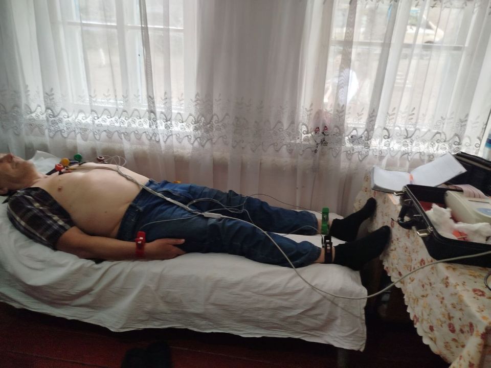 Сегодня врачи ГБУЗ «Марковская ЦРМБ» ЛНР провели выездной приём на базе передвижного ФАП и посетили два села Сегодня врачи ГБУЗ «Марковская ЦРМБ» ЛНР провели выездной приём на базе передвижного ФАП и посетили два села