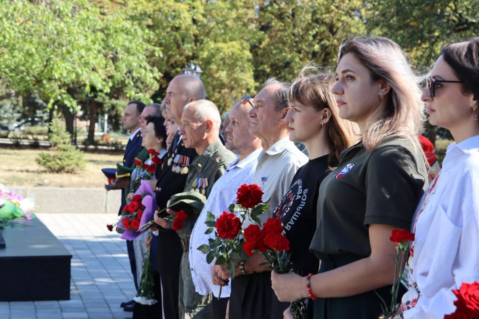В Стаханове почтили память освободителей города от фашистских захватчиков В Стаханове почтили память освободителей города от фашистских захватчиков