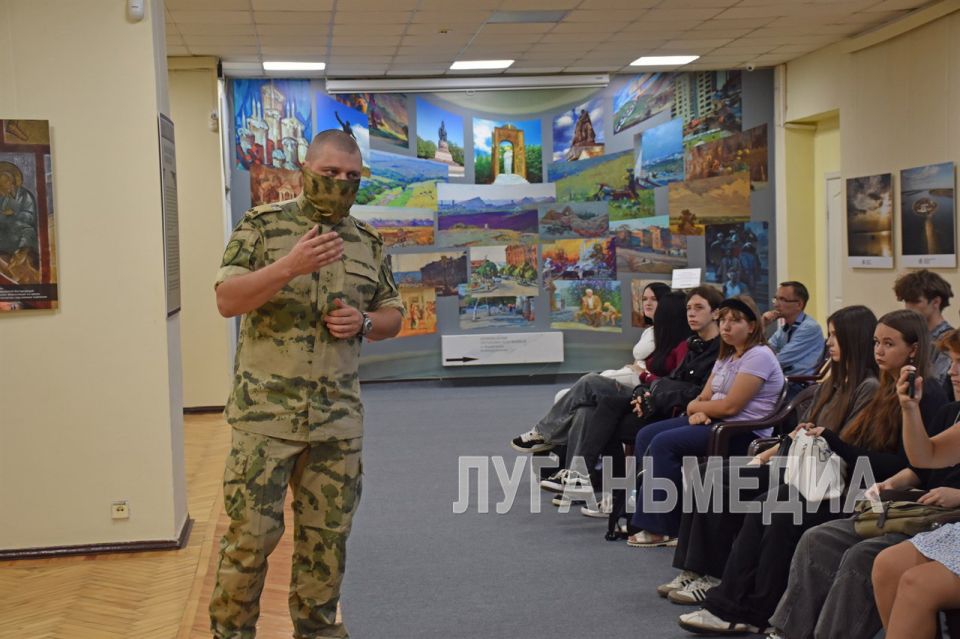Представитель Росгвардии провел со школьниками профилактическую беседу Представитель Росгвардии провел со школьниками профилактическую беседу