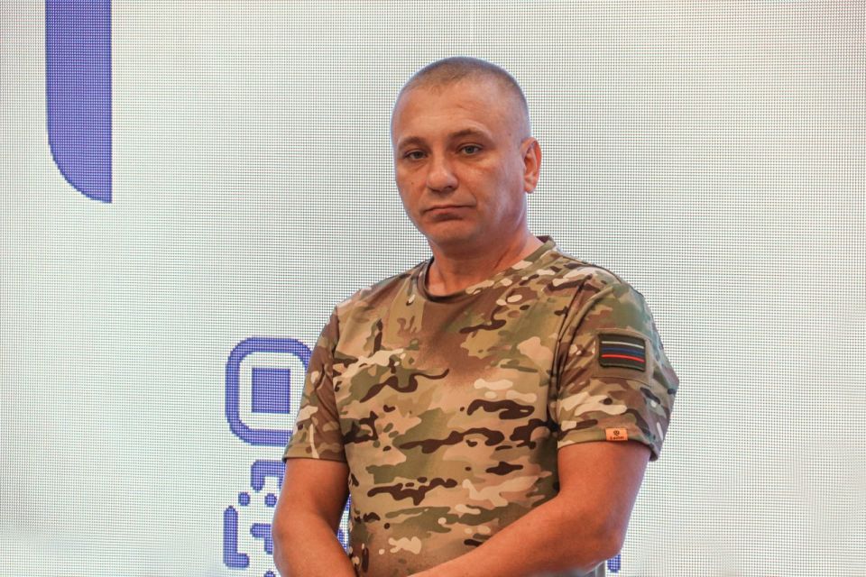Общество против насилия. На базе Дома молодежи совместно с Правительство Луганской Народной Республики силами Народного фронта была проведена лекция для учащихся ФГБУ ПОО «Луганское государственное училище олимпийского... Общество против насилия. На базе Дома молодежи совместно с Правительство Луганской Народной Республики силами Народного фронта была проведена лекция для учащихся ФГБУ ПОО «Луганское государственное училище олимпийского...