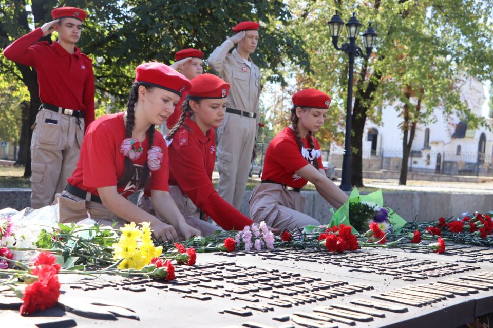 В Стаханове почтили память освободителей города от фашистских захватчиков В Стаханове почтили память освободителей города от фашистских захватчиков