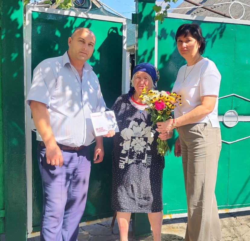 В рамках празднования 80-летия Победы ко дню Завершения Второй мировой войны ветеранам Краснолучского округа вручили персональные поздравления от Президента России Владимира Владимировича Путина В рамках празднования 80-летия Победы ко дню Завершения Второй мировой войны ветеранам Краснолучского округа вручили персональные поздравления от Президента России Владимира Владимировича Путина