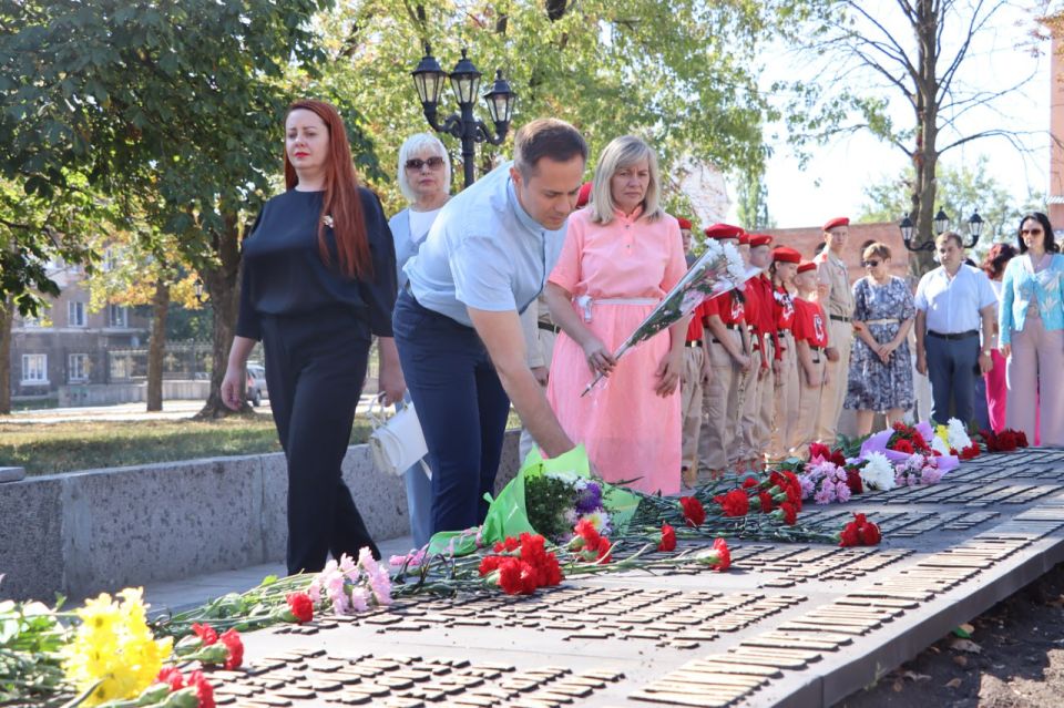 В Стаханове почтили память освободителей города от фашистских захватчиков В Стаханове почтили память освободителей города от фашистских захватчиков