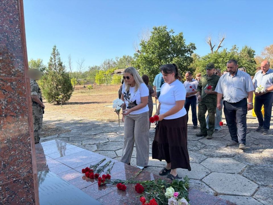 Альберт Зинченко: Сегодня в Станице Луганской прошел митинг, приуроченный освобождению Ворошиловградской области от немецко-фашистских захватчиков и окончанию II Мировой войны «Память жива» Альберт Зинченко: Сегодня в Станице Луганской прошел митинг, приуроченный освобождению Ворошиловградской области от немецко-фашистских захватчиков и окончанию II Мировой войны «Память жива»