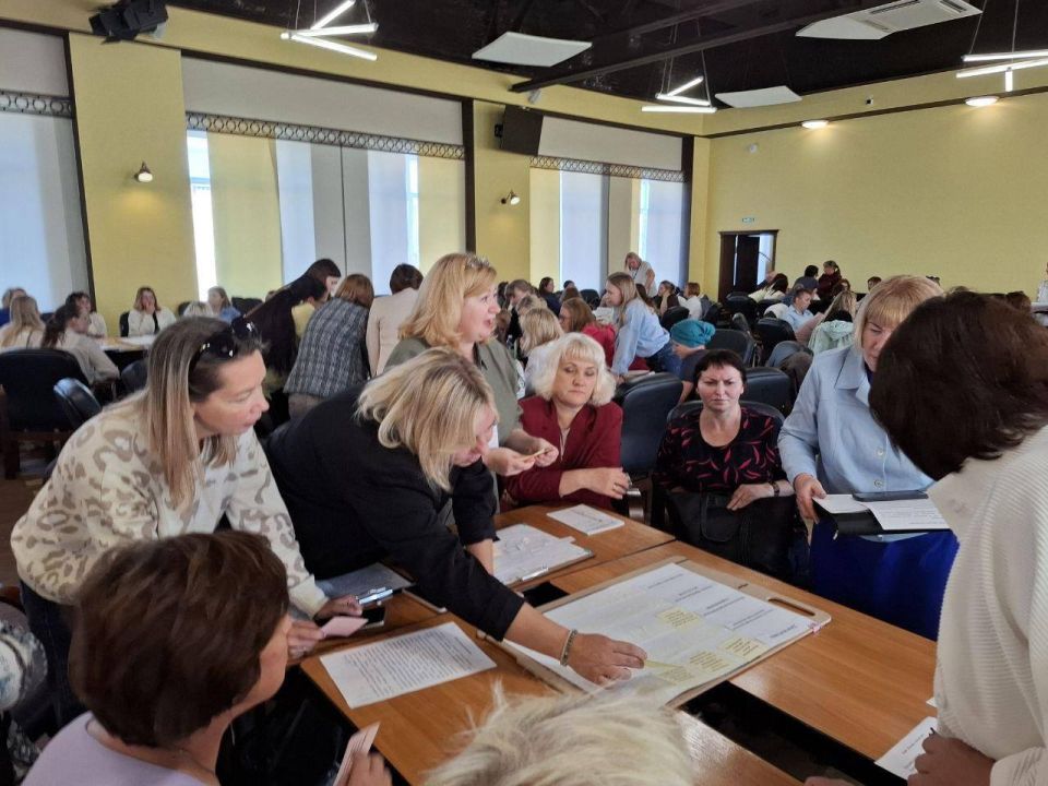 Педагоги Алчевска приняли участие в областном педагогическом совете Педагоги Алчевска приняли участие в областном педагогическом совете