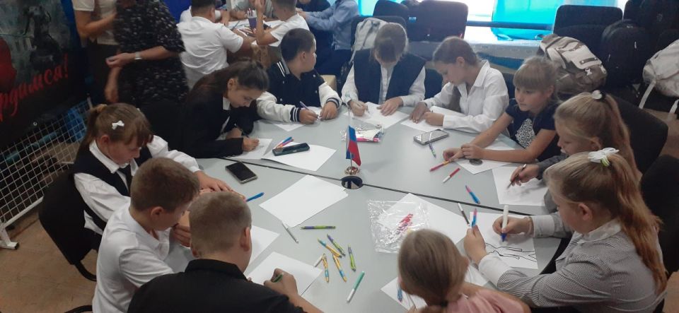 В честь памятной даты «Дня Неизвестного Солдата – защитника Луганской Народной Республики», в Белокуракинском краеведческом музее прошел час памяти «Твой подвиг бессмертен Солдат» В честь памятной даты «Дня Неизвестного Солдата – защитника Луганской Народной Республики», в Белокуракинском краеведческом музее прошел час памяти «Твой подвиг бессмертен Солдат»