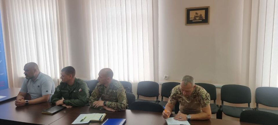 Виктор Водолацкий: Сегодня совместно с Министром образования и науки ЛНР Кусовым И.С. провели рабочее совещание по развитию непрерывного казачьего образования на территории Луганской Народной Республики Виктор Водолацкий: Сегодня совместно с Министром образования и науки ЛНР Кусовым И.С. провели рабочее совещание по развитию непрерывного казачьего образования на территории Луганской Народной Республики
