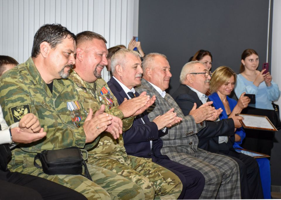 В луганском парке «Россия – моя история» открылась выставка «Свидетели Великой Победы» В луганском парке «Россия – моя история» открылась выставка «Свидетели Великой Победы»