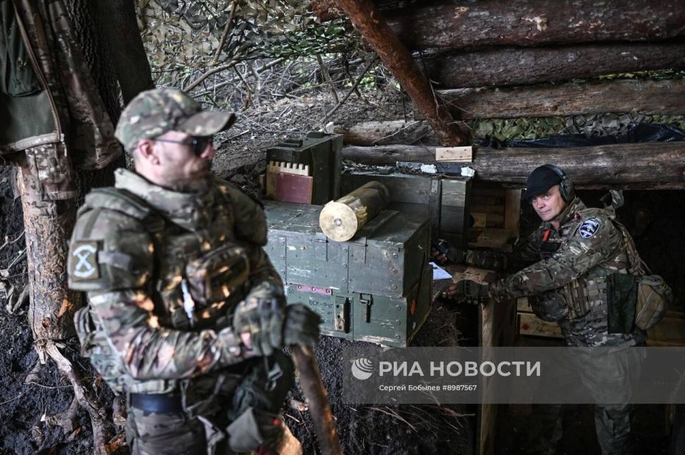 Боевая работа артиллерийских расчётов 122-мм гаубиц Д-30 группы «Шрама» спецназа «Ахмат» на территории Луганской Народной Республики Боевая работа артиллерийских расчётов 122-мм гаубиц Д-30 группы «Шрама» спецназа «Ахмат» на территории Луганской Народной Республики