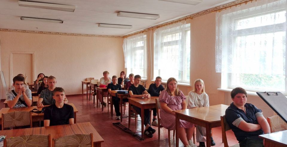 4 сентября сотрудники Славяносербской центральной библиотеки посетили филиал Славяносербский техникум ФГБОУ «Луганский государственный аграрный университет им. К.Е. Ворошилова», в котором поздравили студентов первокурсников... 4 сентября сотрудники Славяносербской центральной библиотеки посетили филиал Славяносербский техникум ФГБОУ «Луганский государственный аграрный университет им. К.Е. Ворошилова», в котором поздравили студентов первокурсников...