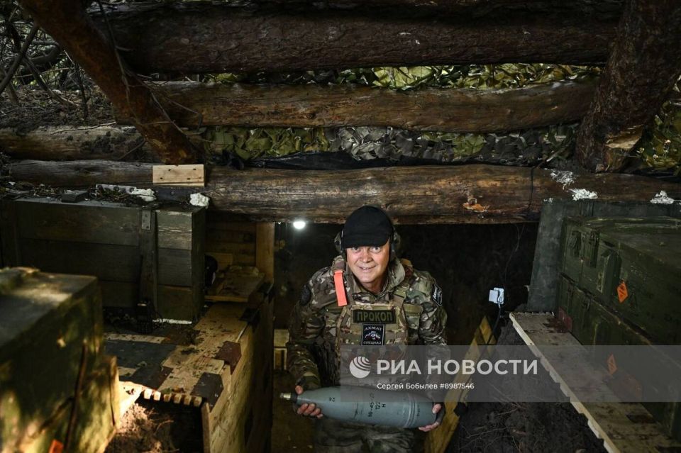 Боевая работа артиллерийских расчётов 122-мм гаубиц Д-30 группы «Шрама» спецназа «Ахмат» на территории Луганской Народной Республики Боевая работа артиллерийских расчётов 122-мм гаубиц Д-30 группы «Шрама» спецназа «Ахмат» на территории Луганской Народной Республики