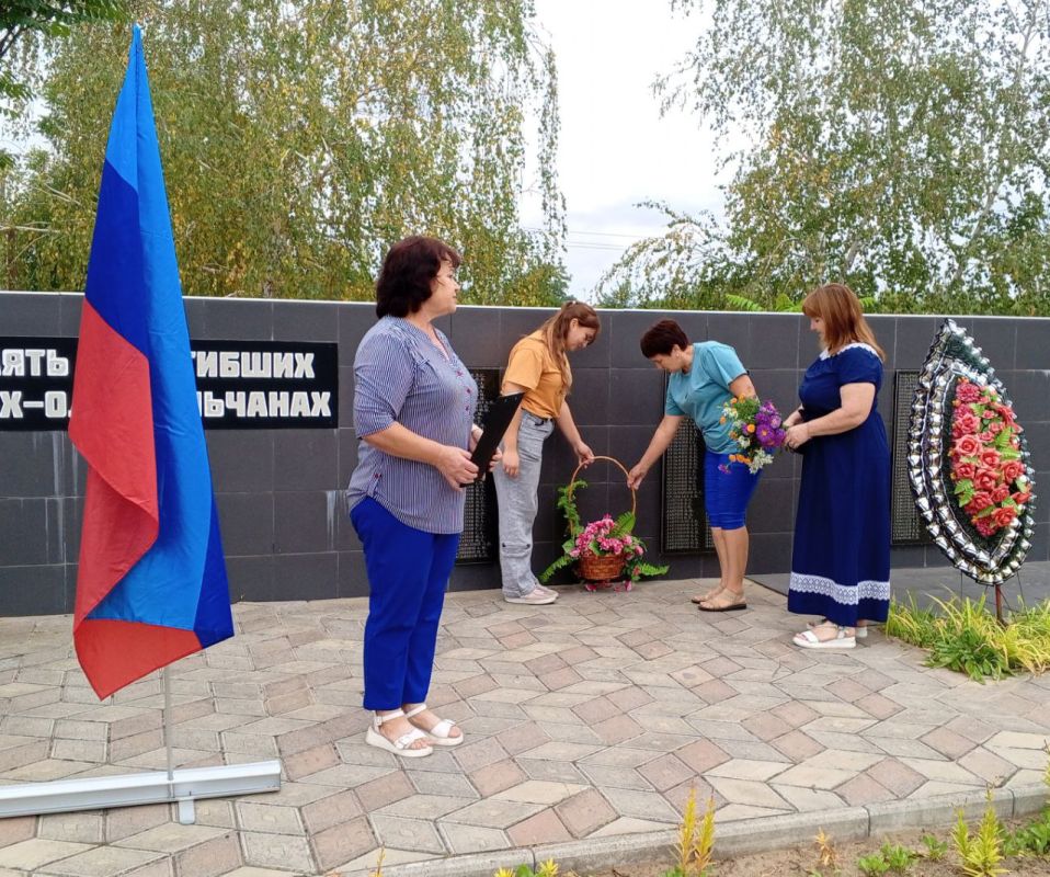 В селе Передельское у памятной Стелы павших односельчан в годы Великой Отечественной войны состоялся митинг, посвященный Дню окончания Второй мировой войны, освобождению Ворошиловградской области от немецко-фашистских... В селе Передельское у памятной Стелы павших односельчан в годы Великой Отечественной войны состоялся митинг, посвященный Дню окончания Второй мировой войны, освобождению Ворошиловградской области от немецко-фашистских...