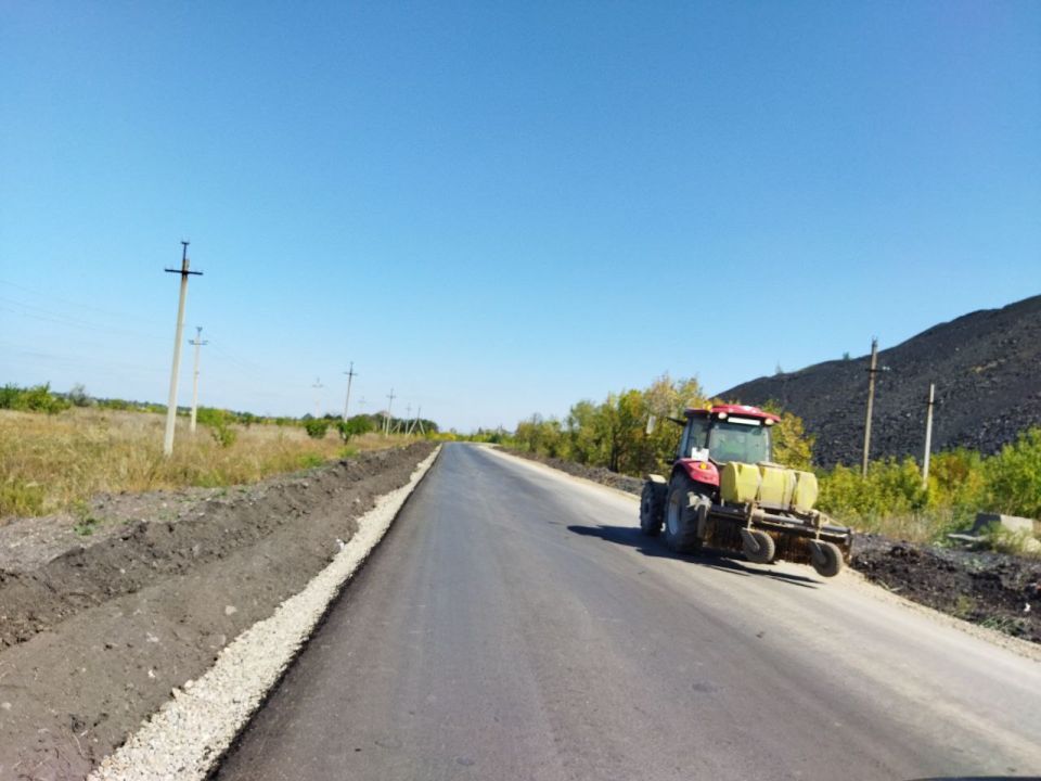 В Ровеньках продолжается капитальный ремонт дороги В Ровеньках продолжается капитальный ремонт дороги