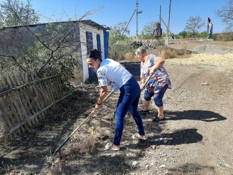 На территории села Никитовка был организован и проведён общественный субботник На территории села Никитовка был организован и проведён общественный субботник