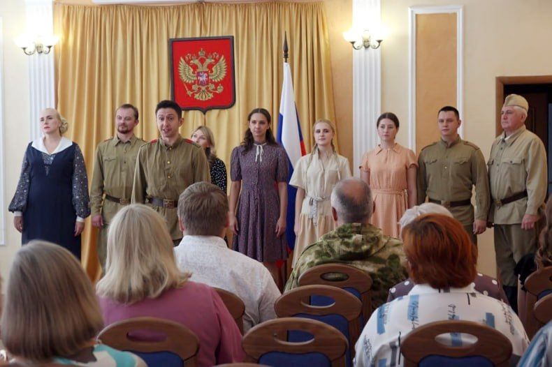 В Луганске наградили победителей и организаторов «Диктанта Победы» В Луганске наградили победителей и организаторов «Диктанта Победы»
