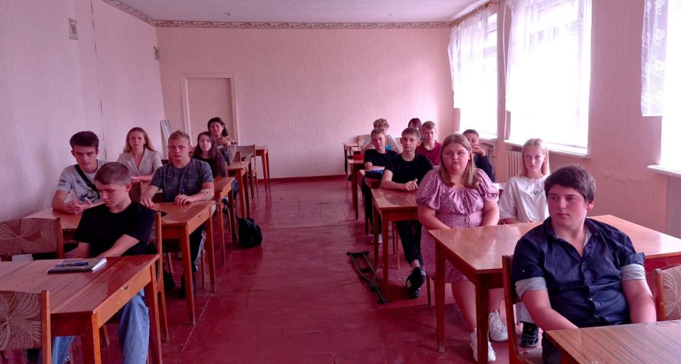 4 сентября сотрудники Славяносербской центральной библиотеки посетили филиал Славяносербский техникум ФГБОУ «Луганский государственный аграрный университет им. К.Е. Ворошилова», в котором поздравили студентов первокурсников... 4 сентября сотрудники Славяносербской центральной библиотеки посетили филиал Славяносербский техникум ФГБОУ «Луганский государственный аграрный университет им. К.Е. Ворошилова», в котором поздравили студентов первокурсников...