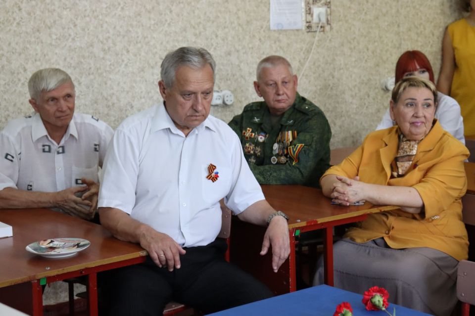 В Алмазной открыли Парту Героя, посвящённую Герою СССР Ивану Михайличенко В Алмазной открыли Парту Героя, посвящённую Герою СССР Ивану Михайличенко