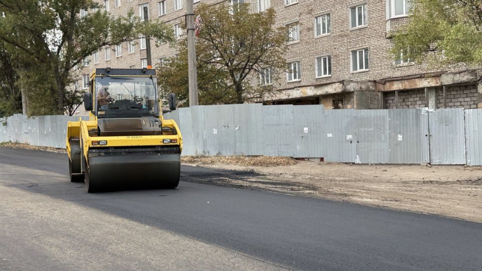 В Алчевске по народной программе «Единой России» продолжается масштабный ремонт дорог В Алчевске по народной программе «Единой России» продолжается масштабный ремонт дорог