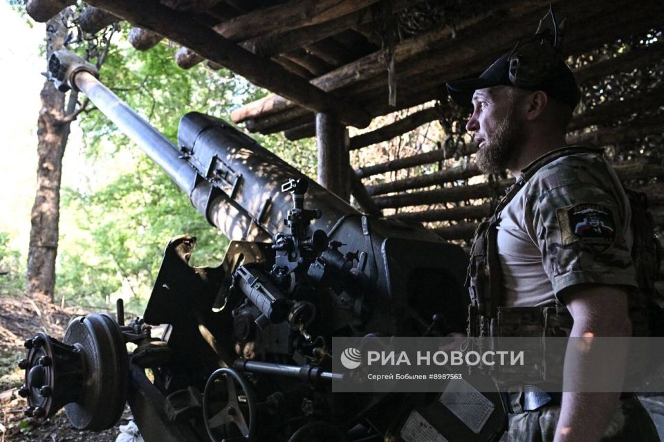 Боевая работа артиллерийских расчётов 122-мм гаубиц Д-30 группы «Шрама» спецназа «Ахмат» на территории Луганской Народной Республики Боевая работа артиллерийских расчётов 122-мм гаубиц Д-30 группы «Шрама» спецназа «Ахмат» на территории Луганской Народной Республики