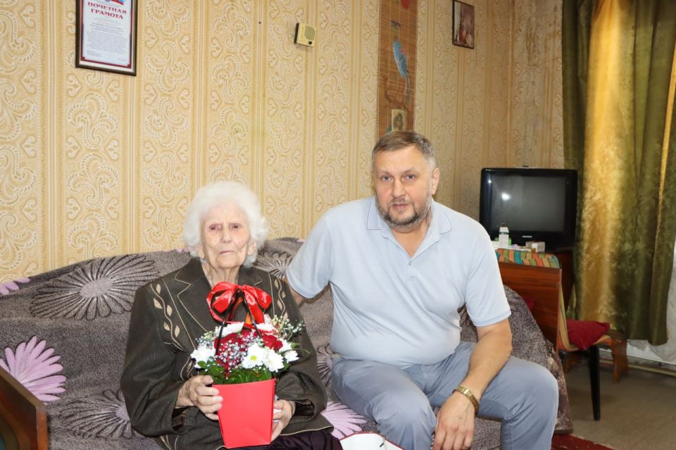 Евгений Бондарь: Сегодня принимает поздравления с 95 –летним юбилеем Маляренко Тамара Петровна! Евгений Бондарь: Сегодня принимает поздравления с 95 –летним юбилеем Маляренко Тамара Петровна!
