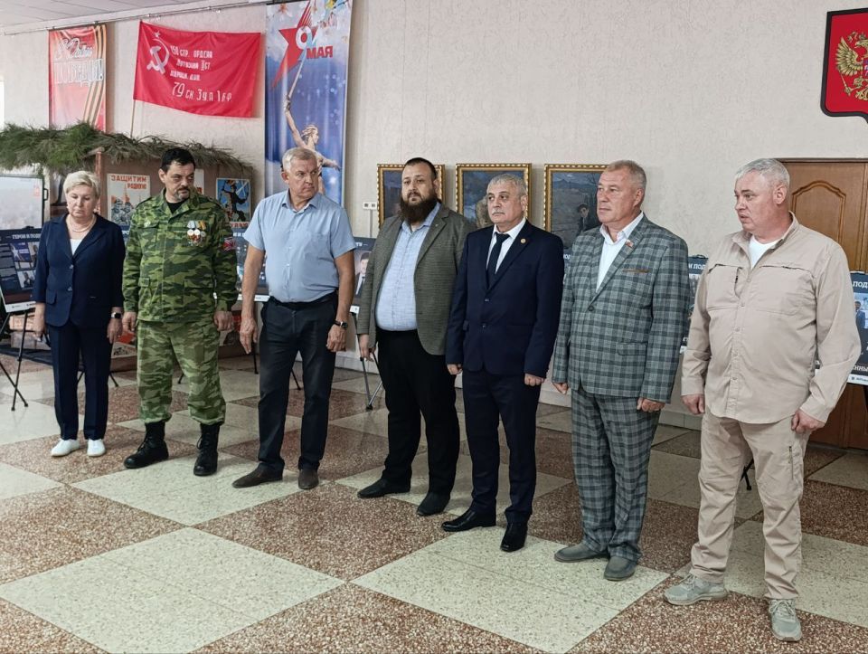 Иван Санаев: В Краснодонском музее «Молодая гвардия» открылась фотовыставка «Герои и подвиги» Иван Санаев: В Краснодонском музее «Молодая гвардия» открылась фотовыставка «Герои и подвиги»