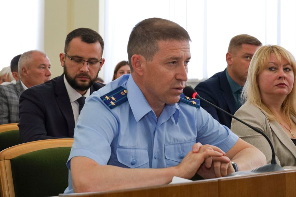 Депутаты обсудили с Иваном Кусовым капремонт школ, зарплаты учителей, военно-патриотическое воспитание и другие актуальные вопросы в сфере образования Депутаты обсудили с Иваном Кусовым капремонт школ, зарплаты учителей, военно-патриотическое воспитание и другие актуальные вопросы в сфере образования