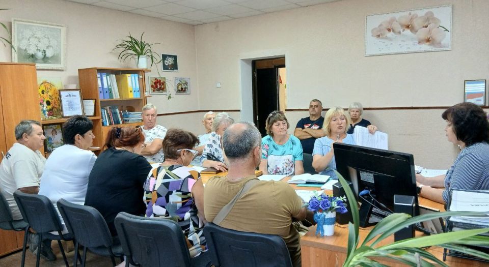 Сегодня в Передельском отделе жизнеобеспечения была проведена очередная встреча с председателями СНТ ,на которой был рассмотрен вопрос о необходимости заключения договоров на вывоз ТКО Сегодня в Передельском отделе жизнеобеспечения была проведена очередная встреча с председателями СНТ ,на которой был рассмотрен вопрос о необходимости заключения договоров на вывоз ТКО