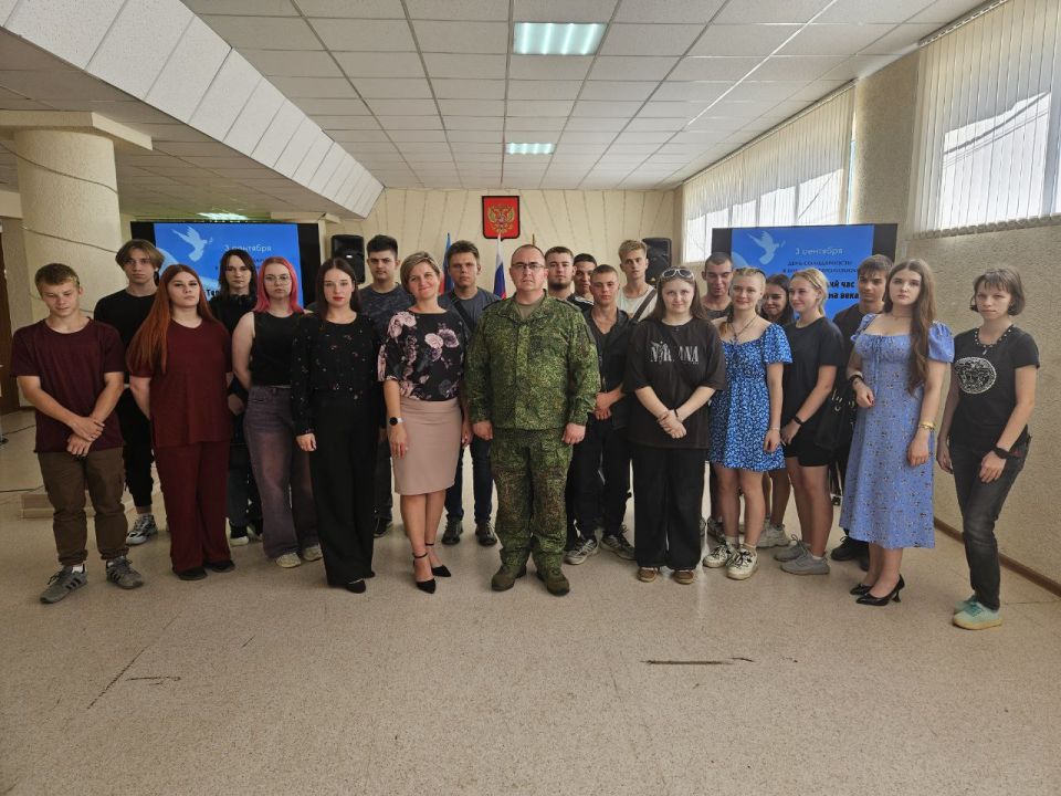 3 сентября в Славяносербском центре культуры прошел тематический час «Террор — проблема века», приуроченный к Дню солидарности в борьбе с терроризмом 3 сентября в Славяносербском центре культуры прошел тематический час «Террор — проблема века», приуроченный к Дню солидарности в борьбе с терроризмом