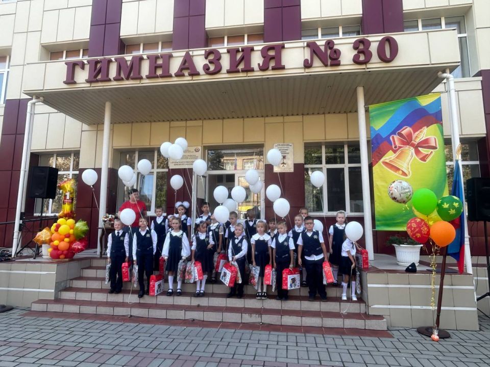 Инна Швенк: 1 сентября посетила торжественную линейку, посвященную Дню знаний в ГБОУ ЛНР «Луганская гимназия №30 имени Н.Т. Фесенко». Инна Швенк: 1 сентября посетила торжественную линейку, посвященную Дню знаний в ГБОУ ЛНР «Луганская гимназия №30 имени Н.Т. Фесенко».