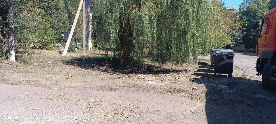 Силами МУП "СЕРВИС-АНТРАЦИТ" произведена уборка и вывоз несанкционированных свалок по адресам: Силами МУП "СЕРВИС-АНТРАЦИТ" произведена уборка и вывоз несанкционированных свалок по адресам: