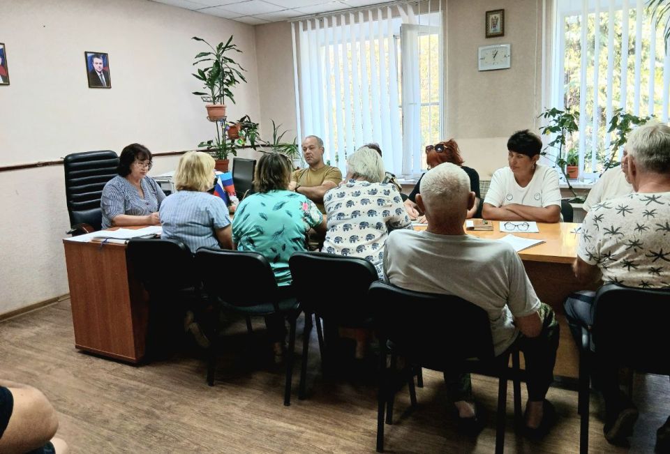 Сегодня в Передельском отделе жизнеобеспечения была проведена очередная встреча с председателями СНТ ,на которой был рассмотрен вопрос о необходимости заключения договоров на вывоз ТКО Сегодня в Передельском отделе жизнеобеспечения была проведена очередная встреча с председателями СНТ ,на которой был рассмотрен вопрос о необходимости заключения договоров на вывоз ТКО
