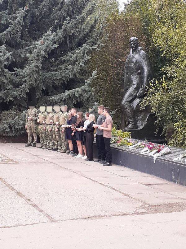 Сегодня 04.09.2025 г.на территории Великочерниговского отдела жизнеобеспечения провели митинг посвящённый Дню освобождения Луганщины от фашистско немецких захватчиков в 1943 г Сегодня 04.09.2025 г.на территории Великочерниговского отдела жизнеобеспечения провели митинг посвящённый Дню освобождения Луганщины от фашистско немецких захватчиков в 1943 г