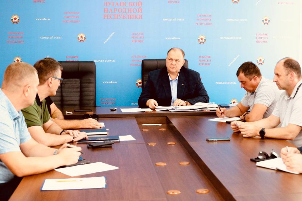 Министр промышленности и торговли ЛНР Владислав Варшавский представил доклад о мерах государственной поддержки предпринимателей Республики на заседании Комитета Народного Совета Луганской Народной Республики по экономической...