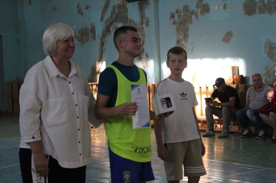 В рамках спортивного марафона «Сила России» и проекта «Историческая память» партии «Единая Россия» в Славяносербске состоялся турнир по гандболу памяти заслуженного мастера спорта и заслуженного тренера СССР Евгения... В рамках спортивного марафона «Сила России» и проекта «Историческая память» партии «Единая Россия» в Славяносербске состоялся турнир по гандболу памяти заслуженного мастера спорта и заслуженного тренера СССР Евгения...