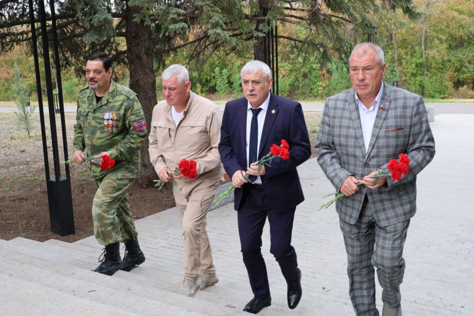 Делегация Херсонской области посетила ЛНР