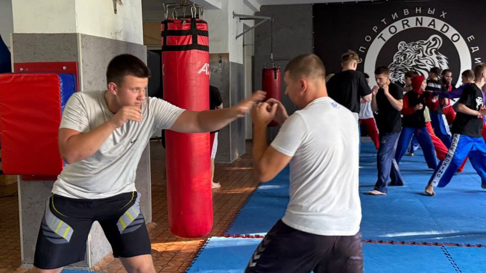 В Алчевске состоялась открытая тренировка по кикбоксингу В Алчевске состоялась открытая тренировка по кикбоксингу