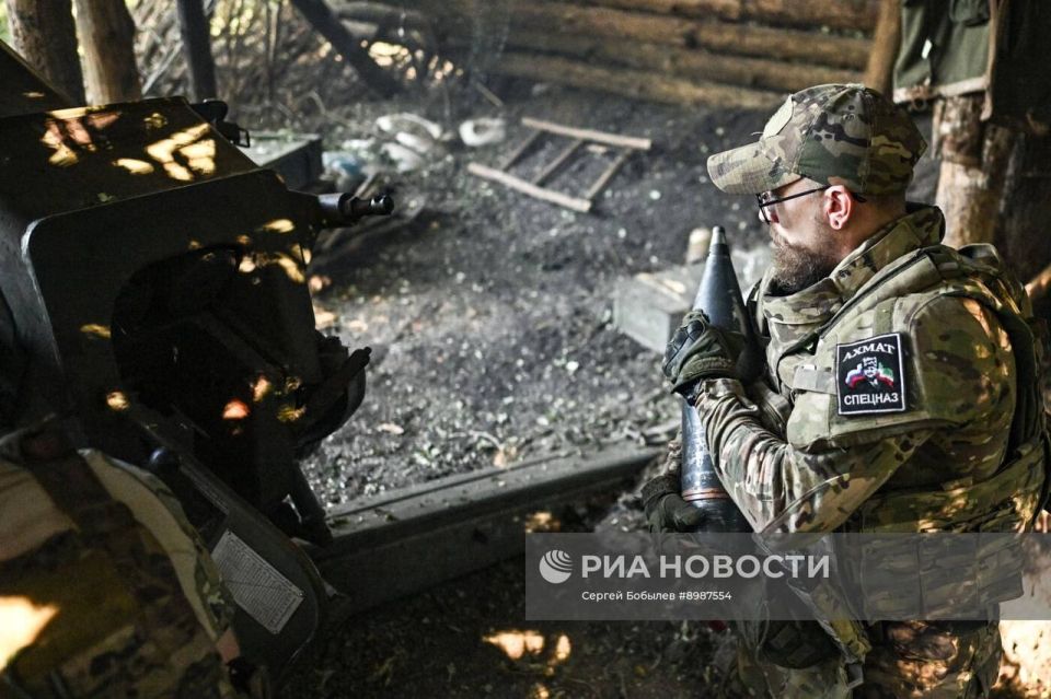 Боевая работа артиллерийских расчётов 122-мм гаубиц Д-30 группы «Шрама» спецназа «Ахмат» на территории Луганской Народной Республики Боевая работа артиллерийских расчётов 122-мм гаубиц Д-30 группы «Шрама» спецназа «Ахмат» на территории Луганской Народной Республики