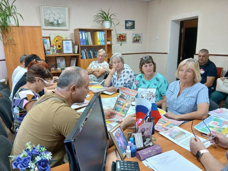 Сегодня в Передельском отделе жизнеобеспечения была проведена очередная встреча с председателями СНТ ,на которой был рассмотрен вопрос о необходимости заключения договоров на вывоз ТКО Сегодня в Передельском отделе жизнеобеспечения была проведена очередная встреча с председателями СНТ ,на которой был рассмотрен вопрос о необходимости заключения договоров на вывоз ТКО