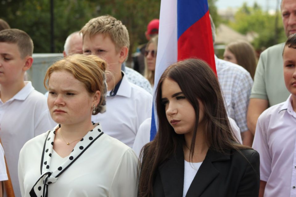Трогательные кадры в ходе митинга в честь Дня Неизвестного солдата - защитника Луганской Народной Республики Трогательные кадры в ходе митинга в честь Дня Неизвестного солдата - защитника Луганской Народной Республики