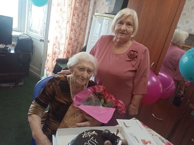 Долгожительница Луганска отпраздновала 100-летний юбилей Долгожительница Луганска отпраздновала 100-летний юбилей