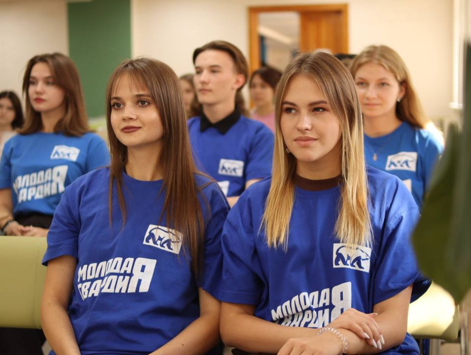 Активная молодежь выбирает Молодую Гвардию Активная молодежь выбирает Молодую Гвардию